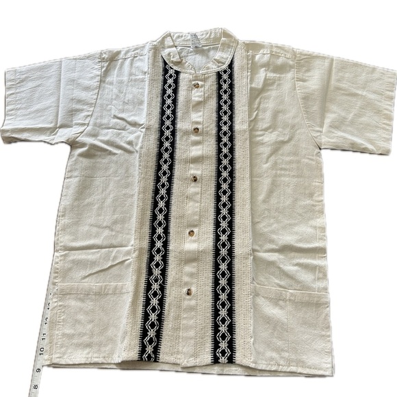 Men's Cream and Black Guayabera Shirt Size M - Picture 2 of 12